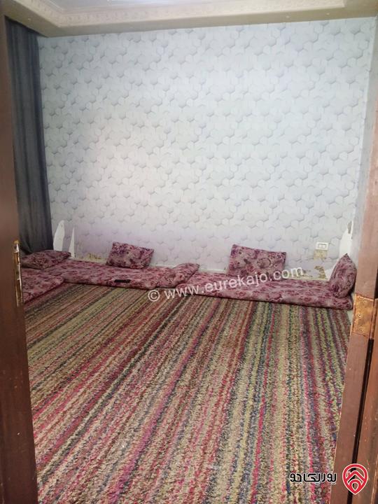 شقتين في عمارة من ثلاث طوابق كل طابق شقة واحدة فقط  مساحة الأرض 250 متر مربع و مساحة كل طابق 150م في قوشان واحد كل شقة ساعة كهرباء منفصلة و المياه الشقتين ساعة وحدة للبيع في عمان - ابو نصير 