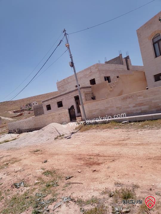 بيت مستقل غير مشطب مساحة 225م على أرض 900م للبيع في عمان - البيضاء