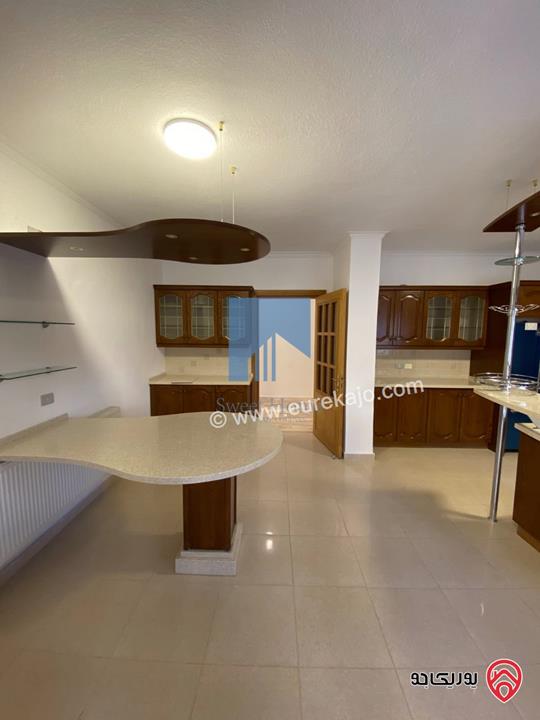 شقة أرضية (شبه فيلا) طابقية فاخرة للبيع في عمان - الرابية قرب الكالوتي 425م مع حديقة وترسات 500م