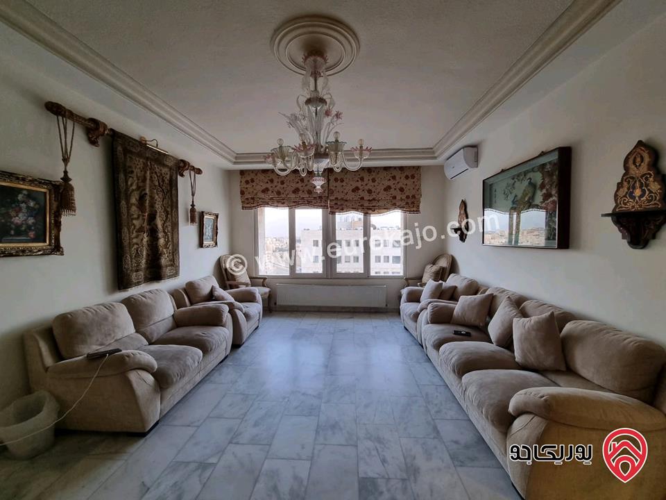 شقة طابقية فحمة طابق ثالث مساحة 303م للبيع في عمان - الكرسي مقابل مجمع الحسين للاعمال 