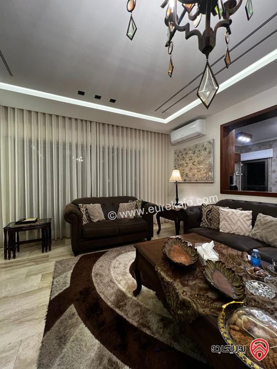 شقة ارضية مفروشة مساحة 250م داخلي وخارجي 90م للإيجار السنوي في عمان - دير غبار 