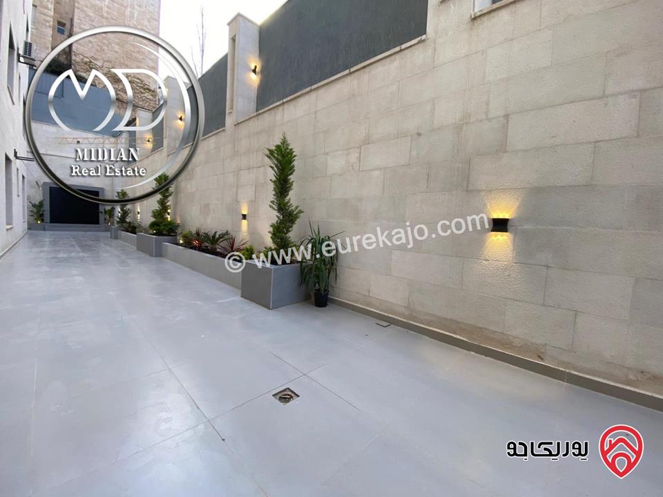 شقة شبه ارضي جديدة للبيع في عمان - جبل عمان مساحة 240م مع ترس و حديقة 200م تشطيبات ديكورات عصرية فاخرة بسعر مميز