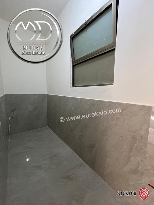 شقة ارضية للبيع في عمان - ضاحية الرشيد مساحة 170م مع ترس 80م تشطيبات سوبر ديلوكس بسعر مميز