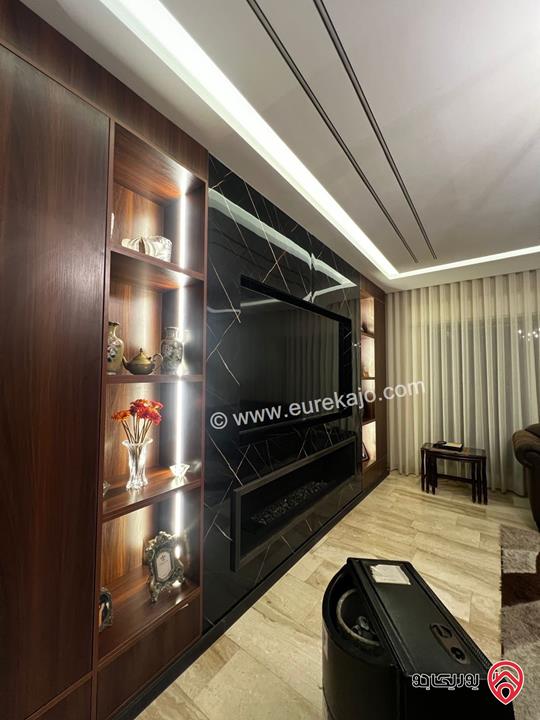 شقة ارضية مفروشة مساحة 250م داخلي وخارجي 90م للإيجار السنوي في عمان - دير غبار 