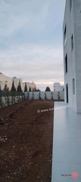 شقة طابقية ارضية مساحة 300م داخلي و 350م خارجي للبيع في عمان - دابوق