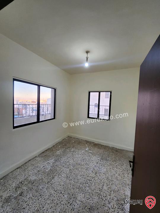 شقة طابق ثالث مساحة 130م داخلي و ترس 60م للبيع في عمان - ضاحية الحاج حسن 