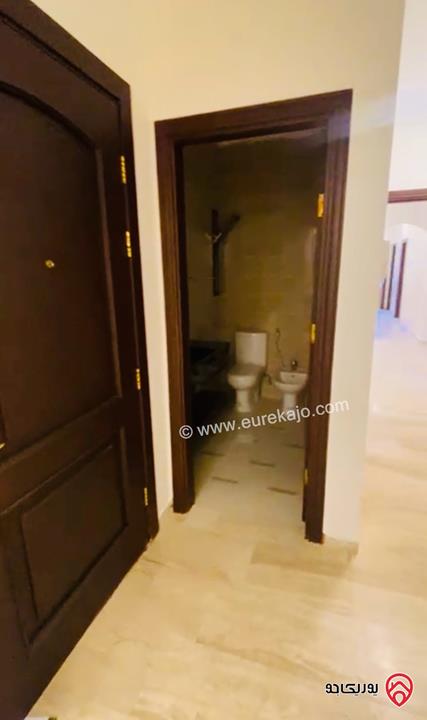 شقة طابق أرضي على مستوى الشارع مساحة 200م للبيع في عمان - خلدا 