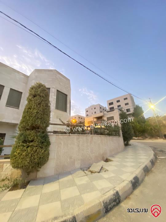 فيلا مساحة الأرض 570م والبناء 913م للبيع في عمان - ضاحية الرشيد 