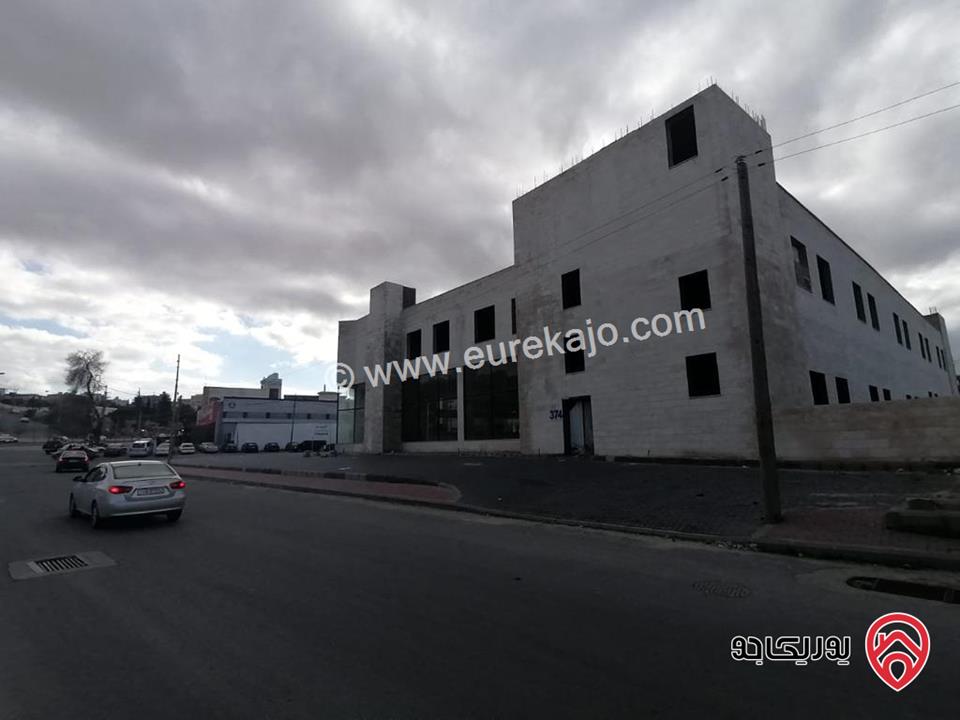 مجمع تجاري بناء 2900م على مساحة أرض واسعة تزيد عن 4 دونم للبيع في المقابلين – شارع القدس – تحت التشطيب