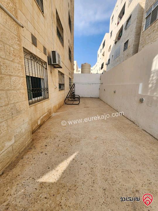 شقة شبه أرضية مساحة 150م داخلي و 120م خارجي للبيع في اربد - الحي الشرقي