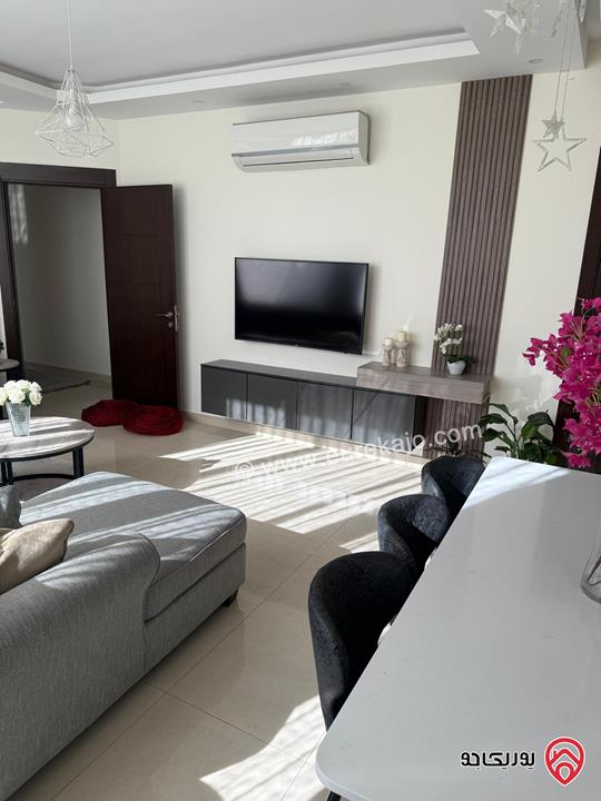 شقة فاخرة مساحة 200م طابق ثالث للبيع في عمان - خلدا العوجانيه