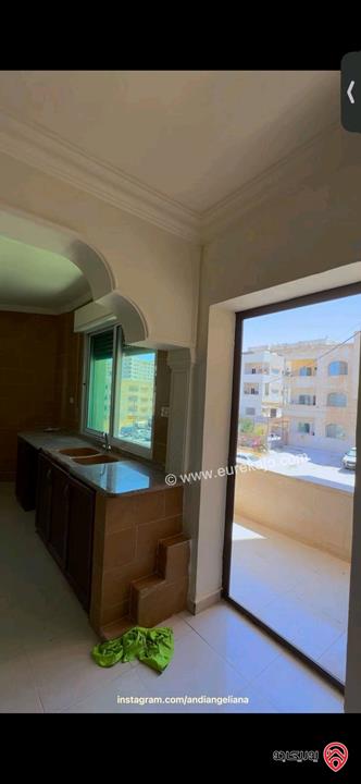 شقة طابق أول مساحة 145م للبيع في الزرقاء - جبل المغير