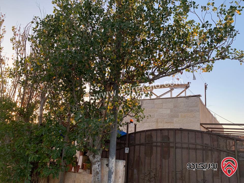 منزل مستقل مساحة 170م على أرض 1 دونم و 750م للبيع في السلط