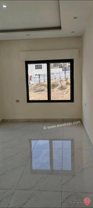 شقة جديدة مساحة 165م دوبلكس للبيع في عمان - الجبيهة شارع الاردن حي الديوان