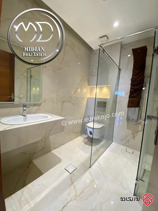 شقة دوبلكس جديدة فارغة للايجار في عمان - ضاحية النخيل طابق اخير مع روف مساحة 250م مع تراسات تشطيبات و ديكورات عصرية فاخرة