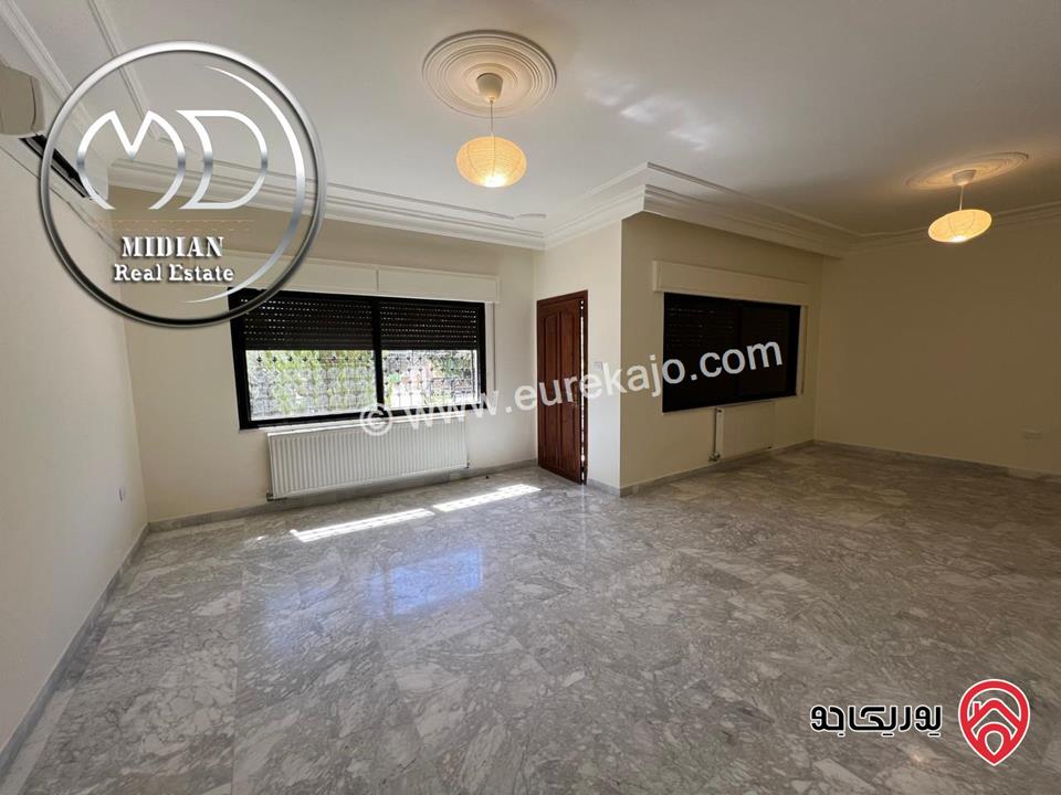 شقة ارضية فارغة للايجار في عمان - خلدا مساحة 220م مع ترس و حديقة 150م تشطيبات و ديكورات سوبر ديلوكس