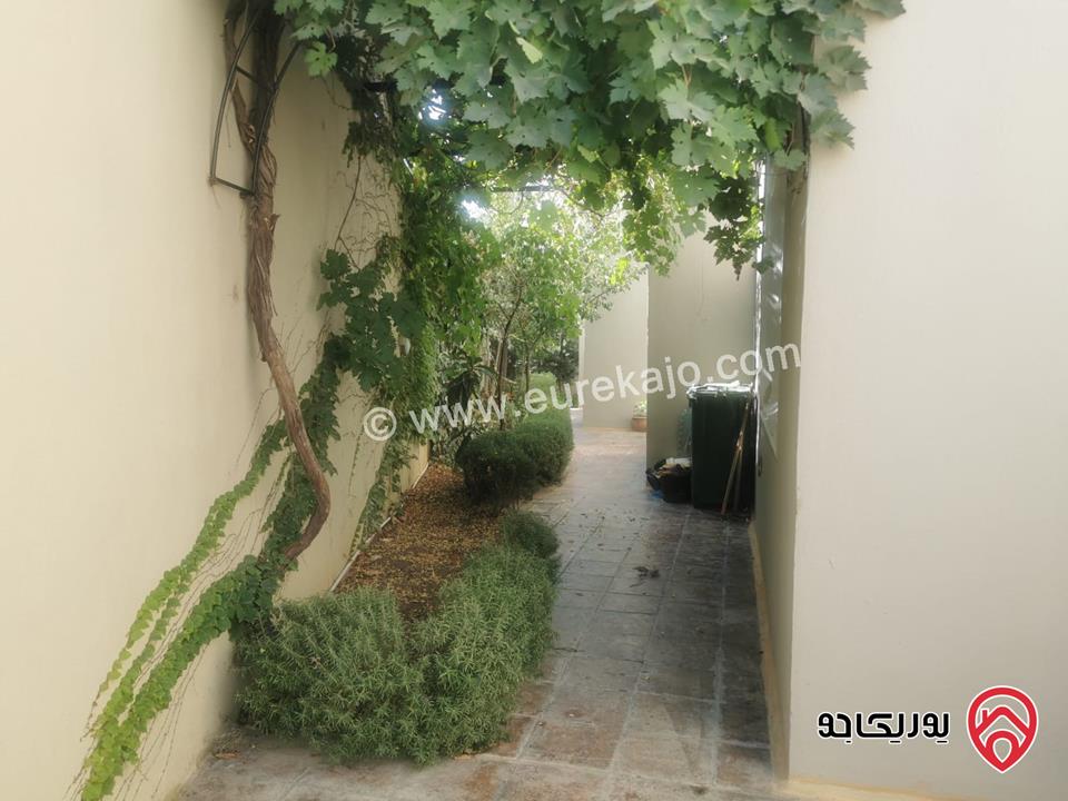 فيلا مساحة الارض 650م مساحة البناء 400م للبيع في عمان - ابو السوس