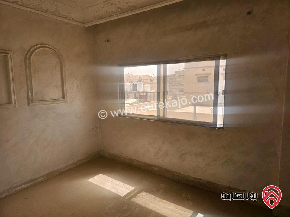 شقة طابق اول مساحة 130م للبيع في الزرقاء - حي شاكر 