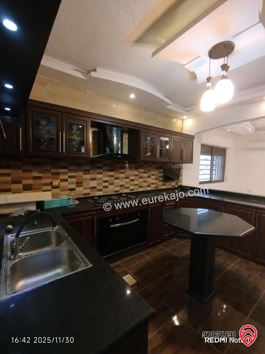 شقة طابق ارضي مساحة 150م داخلي و 70م خارجي وكراج خاص للبيع في عمان - طبربور 