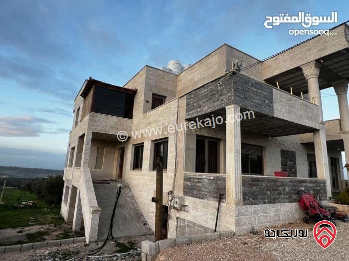 فيلا عدد 2 متلاصقتين بنظام أمريكي مساحة 720م على أرض 1 دونم ، للبيع في اربد 