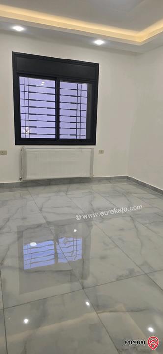 شقة أرضية مساحة 170م داخلي و 140م خارجي للبيع في عمان - الجبيهة 