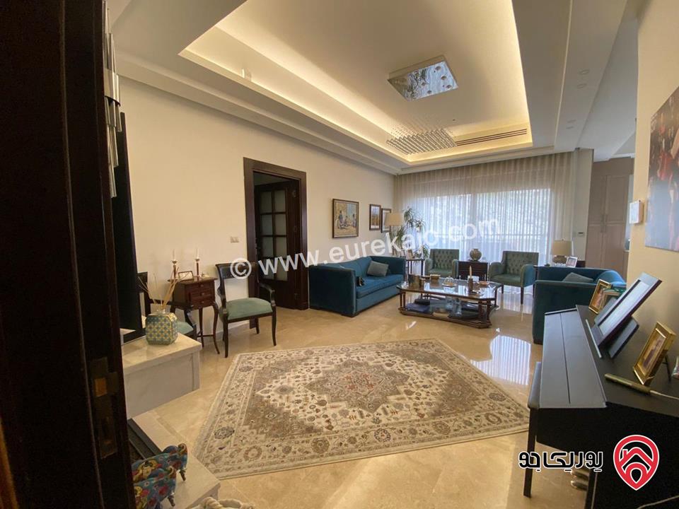 شقة فاخرة طابق ثالث مساحة 311م للبيع في عمان - دير غبار