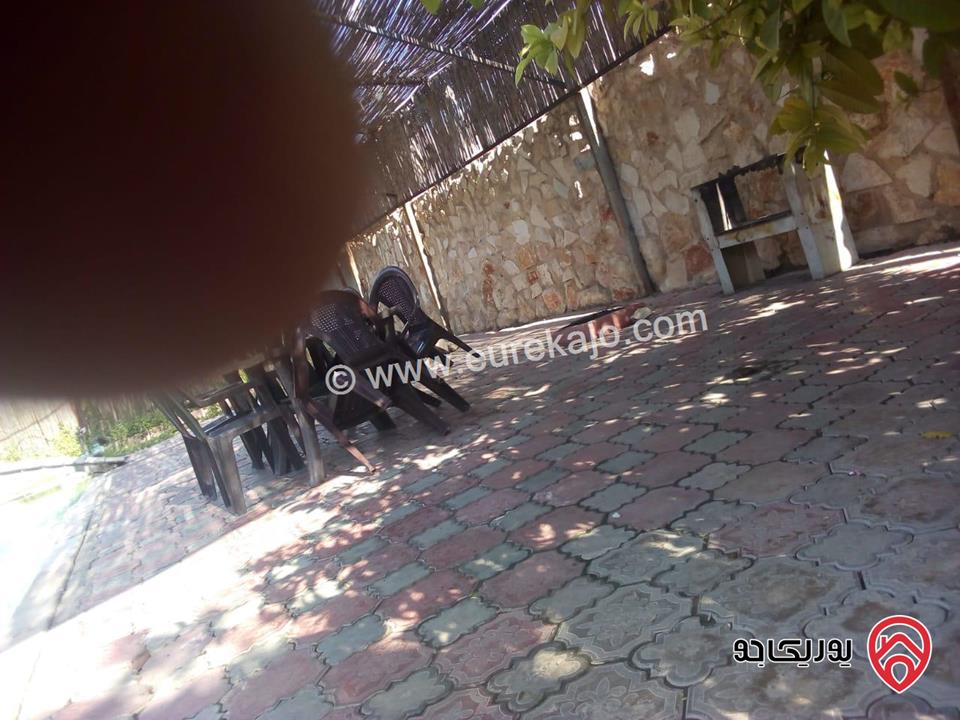 مزرعة مساحة الأرض 680م عليها بناء 160م للبيع في الحمة شمال اربد المخبية