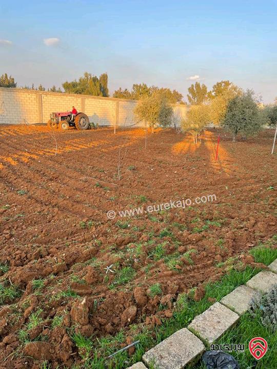 بيت طابقين شبه فيلا مع مزرعة مساحة 480م على أرض 3 دونم و730م للبيع في عمان - اليادوده