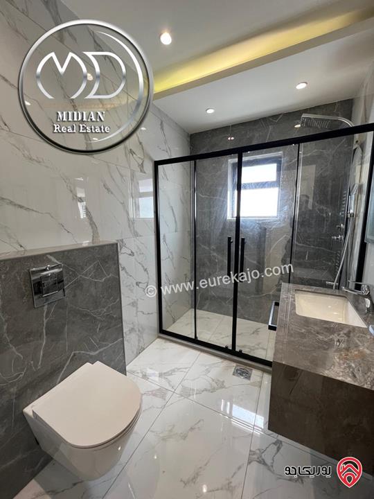 شقة ارضية جديدة للبيع في عمان - ضاحية الرشيد مساحة 185م مع ترس 40م تشطيبات ديكورات سوبر ديلوكس بسعر مميز جداً