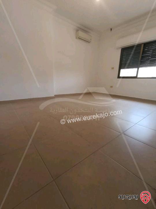 شقة فارغة مساحة 375م طابق ثالث للايجار في عمان - خلدا