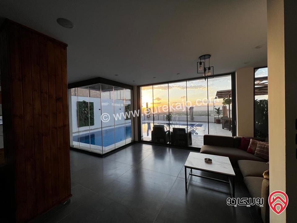 شاليه فخم جدا مساحة الأرض 311م على شارعين ومساحة البناء 220م للبيع في البحر الميت - الروضة 