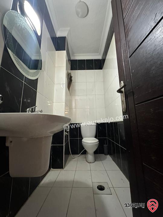 شقة طابق ثالث مساحة 220م للايجار في عمان - خلدا 