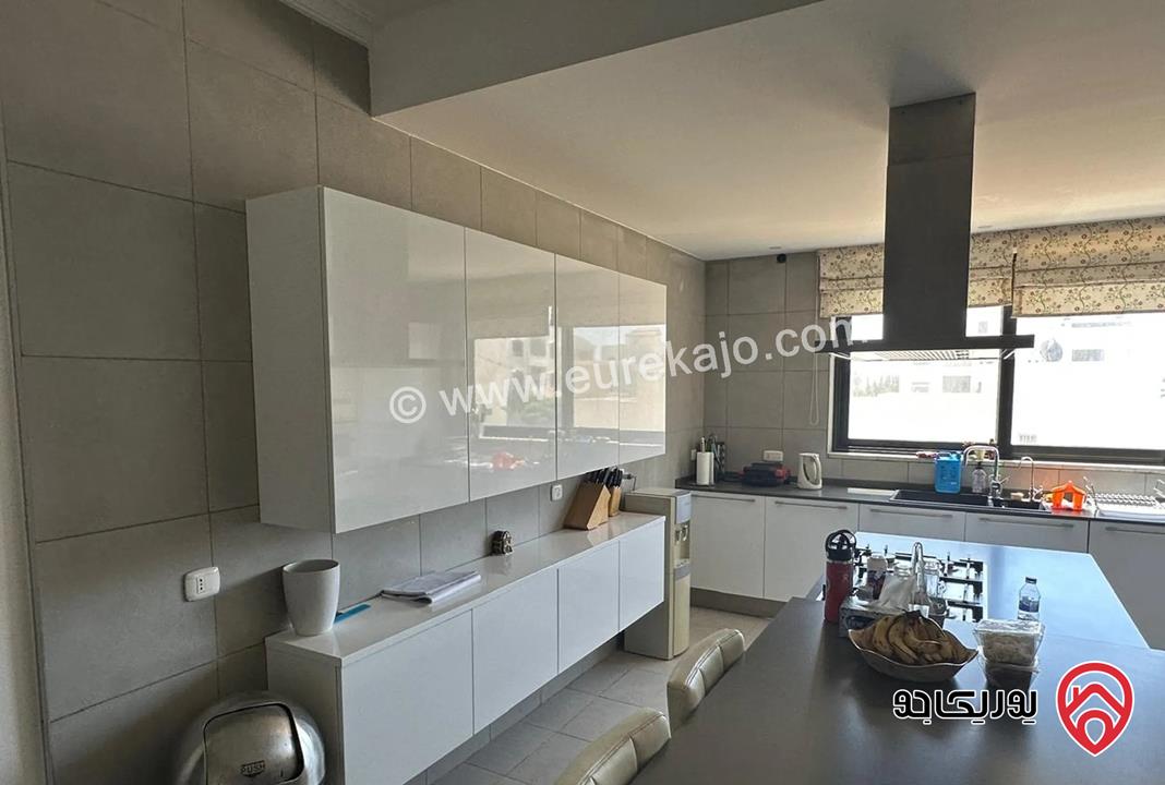 شقة مساحة 300م للبيع في عمان - حي الصحابة