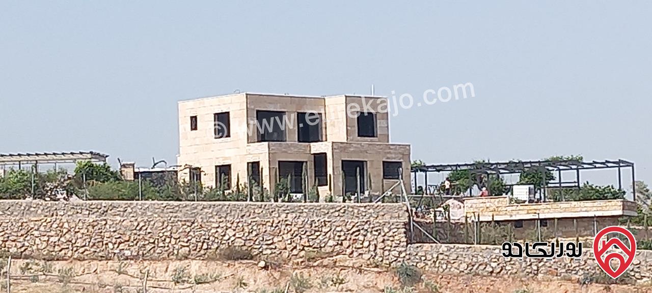 ارض 9 دونمات للبيع في جرش مطلة على على سد الملك طلال تصلح كمشروع استثماري او مزرعة خاصة للبيع واصلها جميع الخدمات