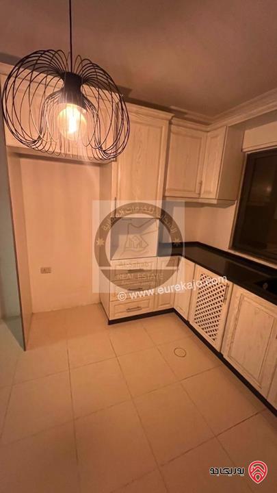 شقة مساحة 200م طابق أول مجددة بالكامل للايجار  في عمان - دير غبار 