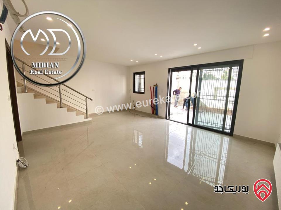 شقة شبه ارضي جديدة للبيع في عمان - الجندويل مساحة 180م مع ترس و حديقة 100م تشطيبات و ديكورات فاخرة بسعر مميز جداً