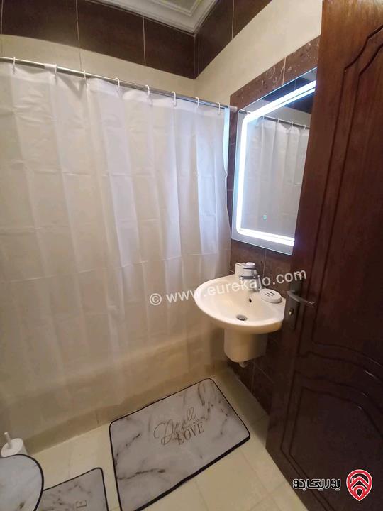 شقة مفروشة سوبر ديلوكس مساحة 120م داخلي و 100م خارجي للايجار في عمان - الجاردنز 