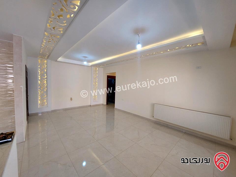 شقة مساحة 210م طابق ثالث للبيع في عمان - طريق المطار من المالك مباشرة