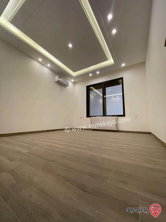 شقة جديدة طابق أرضي مساحة 230م داخلي و 40م خارجي للايجار في عمان - رجم عميش 