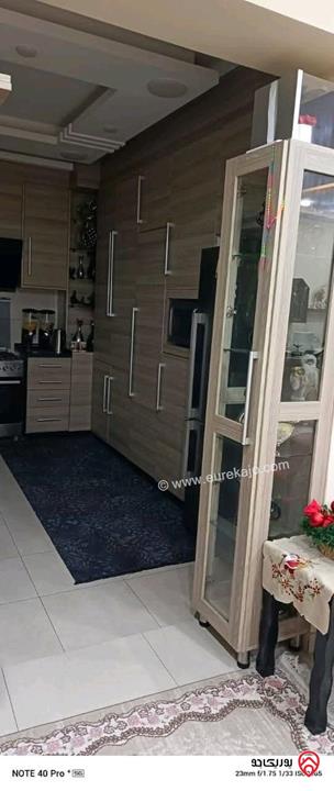 شقة ارضية مساحة 176م داخلي وترس امامي وخلفي 80م للبيع في عمان - الجبيهة حي المنصور