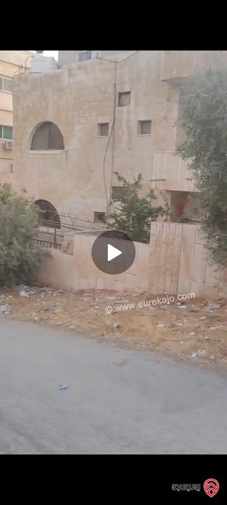 منزل مستقل على شارعين مساحة 700م على أرض 852م للبيع في الزرقاء - البتراوي 