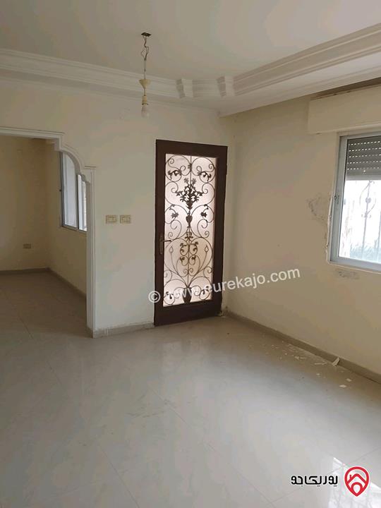 شقة تسوية مفرغة مساحة 165م داخلي و 60م خارجي للبيع في اربد