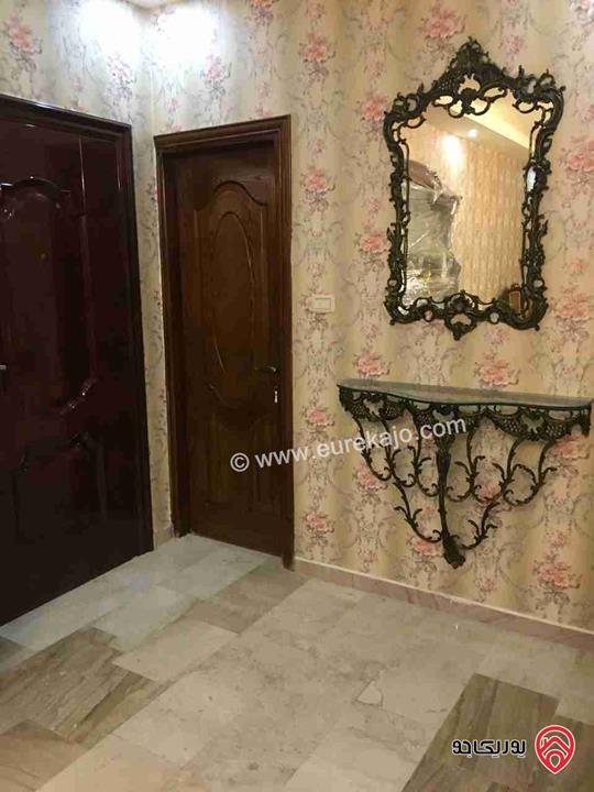 شقة فاخرة طابق ثالث مع روف مساحة 224م للبيع في عمان - ش المطار في مرج الحمام حي الظهير خلف مدارس الرهبات 