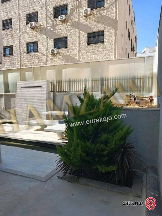 شقة دوبلكس أرضية مساحة 300م داخلي و 250م خارجي للايجار في عمان - حي الصحابة 