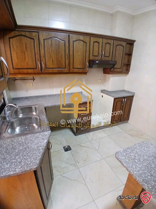 شقة فارغة طابق ثالث مساحة 100م للايجار في عمان - الرابية 