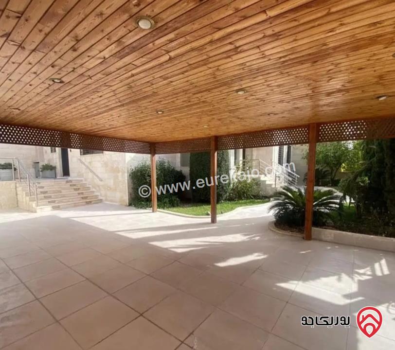 شقة ارضية مساحة 255م مع حديقة 255م وكراج ومدخل خاص للبيع في عمان - أم أذينة