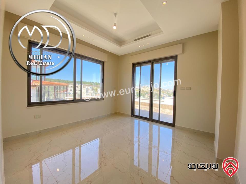 رووف فارغ للايجار في عمان - دابوق مساحة 350م مع تراسات تشطيبات ديكورات عصرية فاخرة اطلالة رائعة جديد لم يسكن