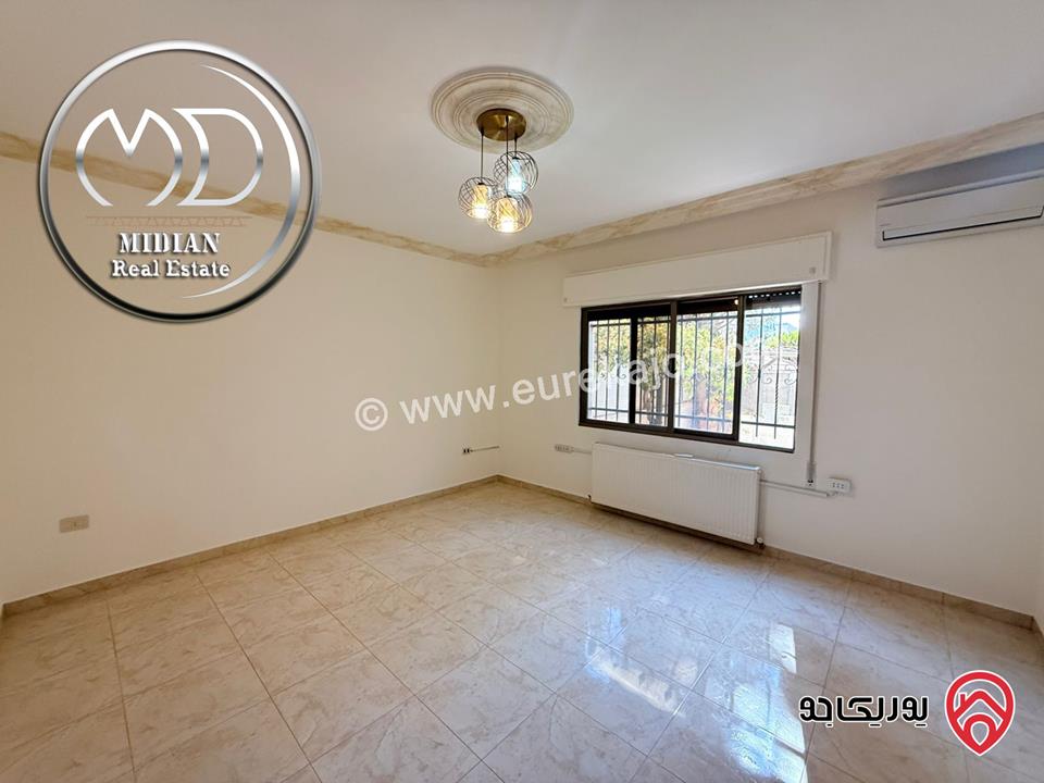 شقة ارضية فارغة للايجار في عمان - خلدا مساحة 220م مع ترس و حديقة 180م تشطيبات سوبر ديلوكس بسعر مميز