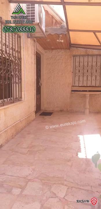 بيت مستقل مساحة 300م على أرض 415 م للبيع في الزرقاء – جبل طارق