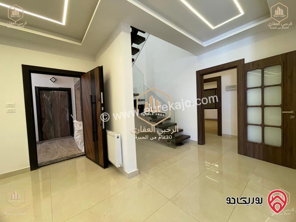 شقة سوبرديلوكس جديد لم يسكن طابق ثالث مع رووف مساحة 280م للايجار في عمان - الشميساني